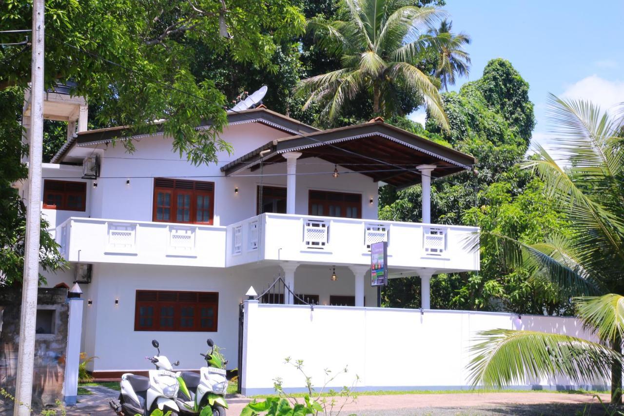 Aken Villa Hikkaduwa Exterior foto